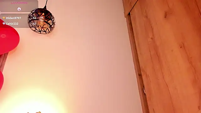 Snapshot of Mia_ross16 chatting on February 2025 01:42:01 AM Mia ross16 online show from February 2025 01:42:01 AM