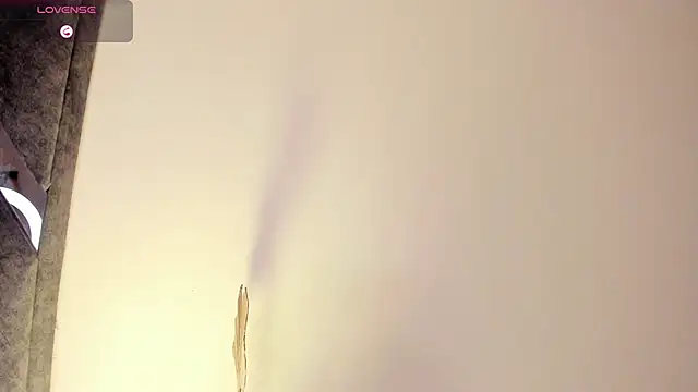 Snapshot of Mia_ross16 chatting on February 2025 07:21:01 PM Mia ross16 online show from February 2025 07:21:01 PM