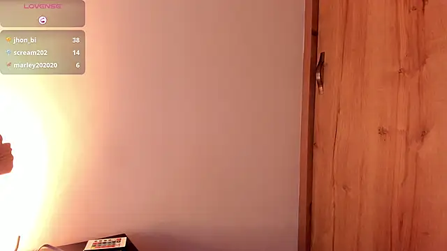 Snapshot of Mia_ross16 chatting on February 2025 11:21:02 PM Mia ross16 online show from February 2025 11:21:02 PM