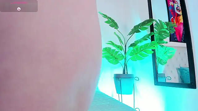 Snapshot of Mia_ross16 chatting on February 2025 05:02:02 PM Mia ross16 online show from February 2025 05:02:02 PM