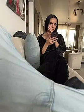 AmandaBby03 online show from March 2025 12:00:01 PM