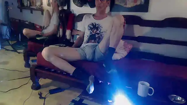 laye19 online show from November 2025 02:43:02 AM