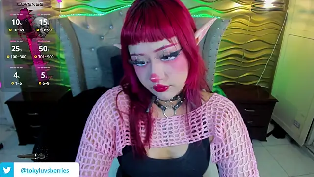 Snapshot of toky_doll chatting on January 2025 07:53:02 PM toky doll online show from January 2025 07:53:02 PM