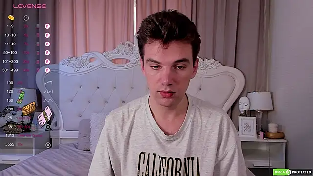 ArthurWhitee online show from September 2025 08:28:02 AM