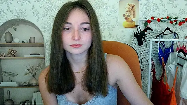  Barbie Kiss  online show from October 2025 04:52:02 PM