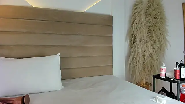 IsabellaJonns online show from February 2025 04:23:01 AM