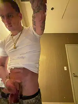 Snapshot of PeytonJohnn chatting on November 2025 08:11:02 AM PeytonJohnn online show from November 2025 08:11:02 AM