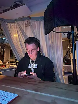 Snapshot of PeytonJohnn chatting on February 2026 11:54:01 PM PeytonJohnn online show from February 2026 11:54:01 PM