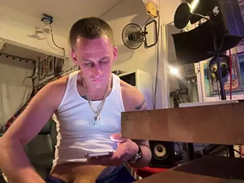 Snapshot of PeytonJohnn chatting on February 2026 05:00:02 AM PeytonJohnn online show from February 2026 05:00:02 AM