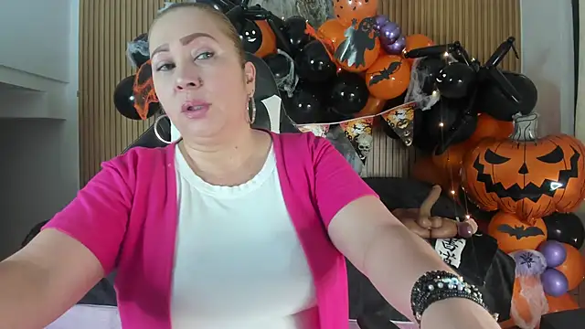 Danna topless online show from October 2025 12:04:02 PM