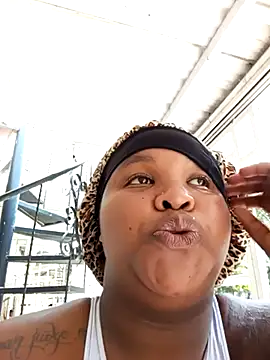 Snapshot of briyinabloom_ chatting on March 2025 08:00:01 PM briyinabloom online show from March 2025 08:00:01 PM