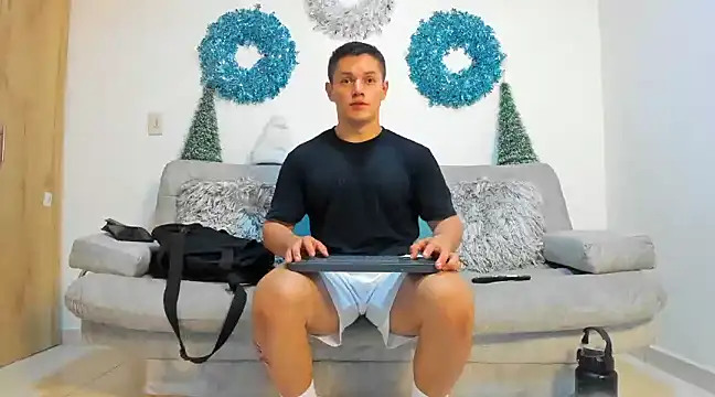 Snapshot of julian_wallace chatting on December 2024 12:32:02 AM julian wallace online show from December 2024 12:32:02 AM