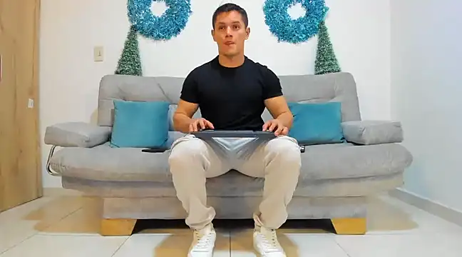 Snapshot of julian_wallace chatting on January 2025 01:21:01 AM julian wallace online show from January 2025 01:21:01 AM