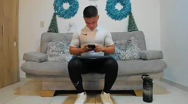 Snapshot of julian_wallace chatting on January 2025 01:13:02 AM julian wallace online show from January 2025 01:13:02 AM