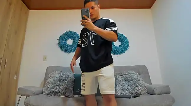 Snapshot of julian_wallace chatting on January 2025 09:42:01 PM julian wallace online show from January 2025 09:42:01 PM