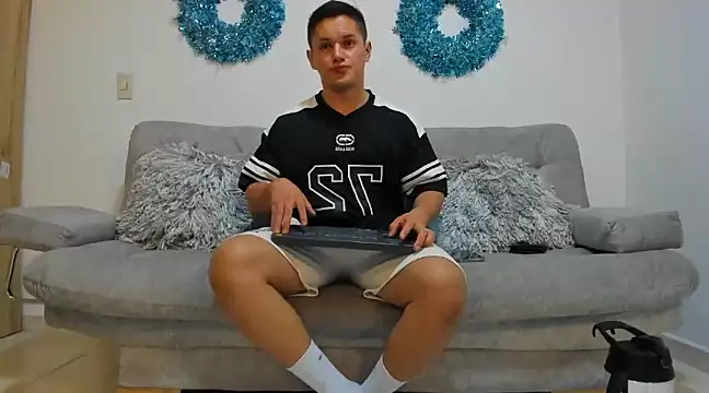 Snapshot of julian_wallace chatting on January 2025 12:43:02 AM julian wallace online show from January 2025 12:43:02 AM