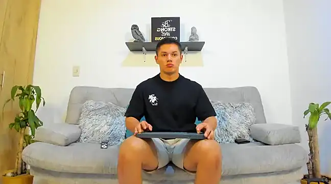 Snapshot of julian_wallace chatting on January 2025 02:14:01 PM julian wallace online show from January 2025 02:14:01 PM