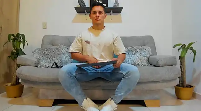 Snapshot of julian_wallace chatting on January 2025 11:54:01 PM julian wallace online show from January 2025 11:54:01 PM