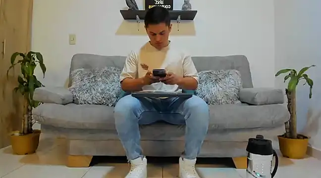 Snapshot of julian_wallace chatting on January 2025 02:26:01 PM julian wallace online show from January 2025 02:26:01 PM