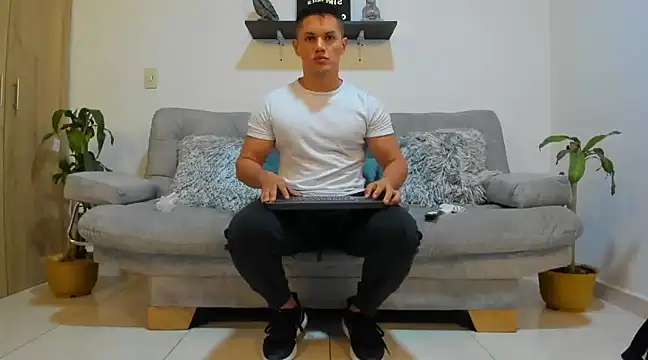 Snapshot of julian_wallace chatting on January 2025 02:02:02 PM julian wallace online show from January 2025 02:02:02 PM