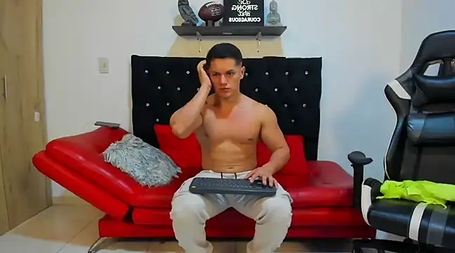 Snapshot of julian_wallace chatting on March 2025 01:14:01 AM julian wallace online show from March 2025 01:14:01 AM