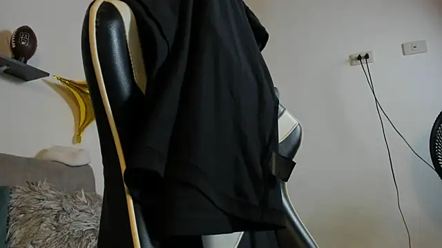 Snapshot of julian_wallace chatting on September 2025 07:03:02 PM julian wallace online show from September 2025 07:03:02 PM