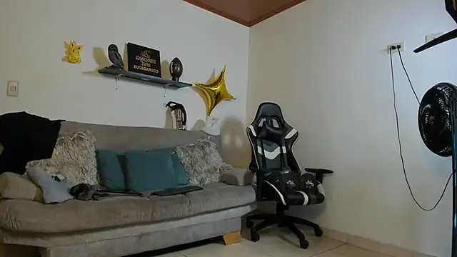 Snapshot of julian_wallace chatting on October 2025 03:31:01 PM julian wallace online show from October 2025 03:31:01 PM