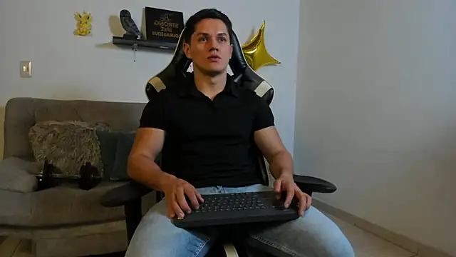 Snapshot of julian_wallace chatting on October 2025 06:45:02 PM julian wallace online show from October 2025 06:45:02 PM