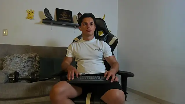 Snapshot of julian_wallace chatting on November 2025 07:56:02 PM julian wallace online show from November 2025 07:56:02 PM