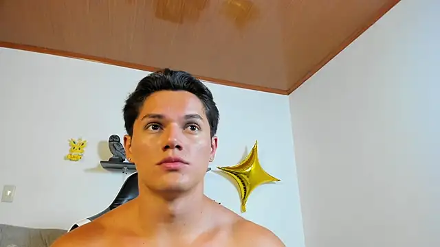 Snapshot of julian_wallace chatting on November 2025 07:18:02 PM julian wallace online show from November 2025 07:18:02 PM