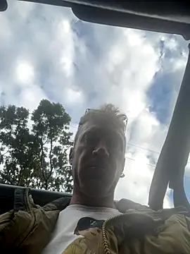 Snapshot of bentoverblonde chatting on September 2025 12:50:02 PM bentoverblonde online show from September 2025 12:50:02 PM