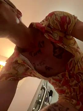 Snapshot of bentoverblonde chatting on September 2025 05:59:01 PM bentoverblonde online show from September 2025 05:59:01 PM