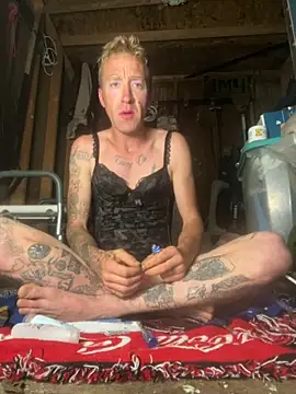 Snapshot of bentoverblonde chatting on September 2025 12:10:01 PM bentoverblonde online show from September 2025 12:10:01 PM