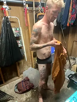 Snapshot of bentoverblonde chatting on October 2025 01:41:02 PM bentoverblonde online show from October 2025 01:41:02 PM