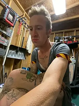 Snapshot of bentoverblonde chatting on October 2025 05:00:02 AM bentoverblonde online show from October 2025 05:00:02 AM