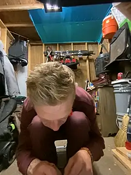 Snapshot of bentoverblonde chatting on October 2025 06:47:01 AM bentoverblonde online show from October 2025 06:47:01 AM