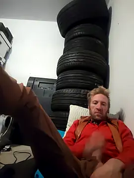 Snapshot of bentoverblonde chatting on November 2025 05:17:02 PM bentoverblonde online show from November 2025 05:17:02 PM