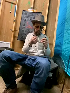 Snapshot of bentoverblonde chatting on December 2025 07:43:01 PM bentoverblonde online show from December 2025 07:43:01 PM