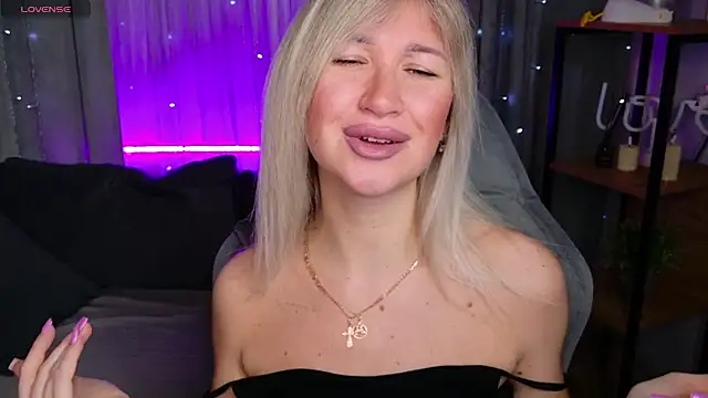 MilaBott online show from November 2025 08:08:01 PM