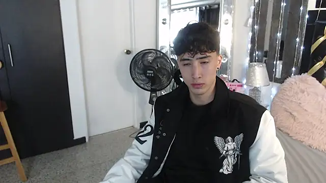 gojo satoru 18 online show from March 2025 11:42:01 AM