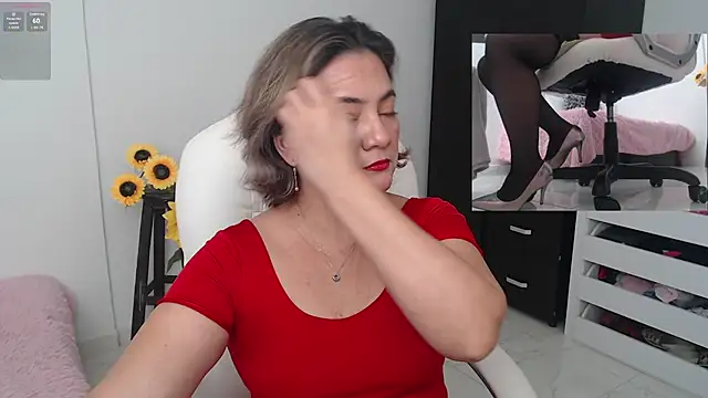 Chiraz hasnaa online show from December 2024 01:10:01 PM