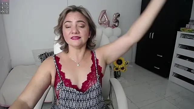 Chiraz hasnaa online show from January 2025 12:26:02 PM