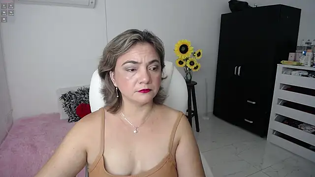 Chiraz hasnaa online show from February 2025 10:15:01 PM