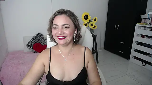 Chiraz hasnaa online show from February 2025 10:48:01 PM