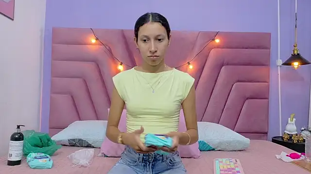 Beautifulskinny18 online show from December 2025 07:53:01 PM