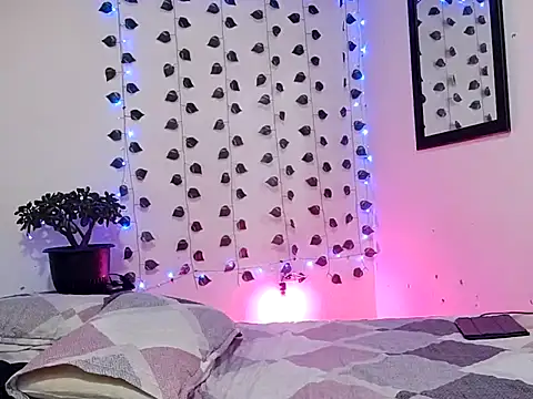 hotlatin92 online show from December 2024 10:32:01 AM