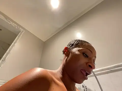 Snapshot of wynterheat chatting on December 2024 12:23:01 PM wynterheat online show from December 2024 12:23:01 PM