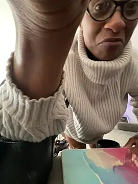 Snapshot of wynterheat chatting on December 2024 05:36:02 PM wynterheat online show from December 2024 05:36:02 PM