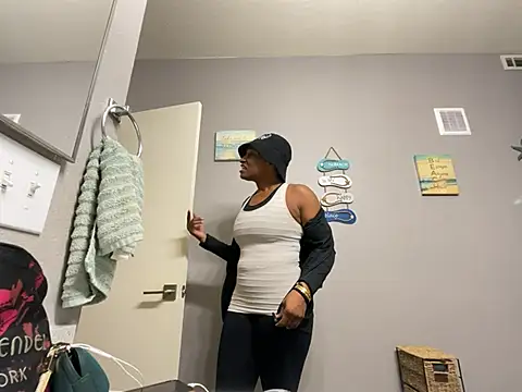 Snapshot of wynterheat chatting on December 2024 04:55:01 AM wynterheat online show from December 2024 04:55:01 AM