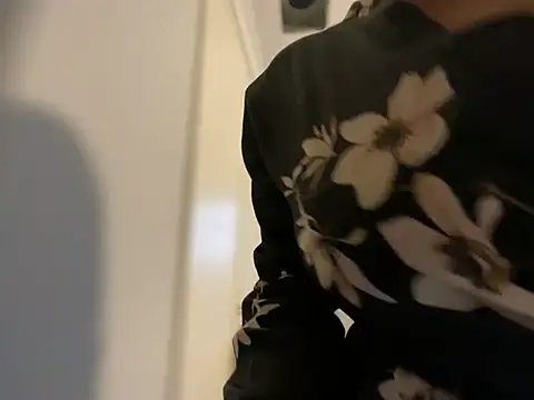 Snapshot of wynterheat chatting on January 2025 01:22:02 AM wynterheat online show from January 2025 01:22:02 AM